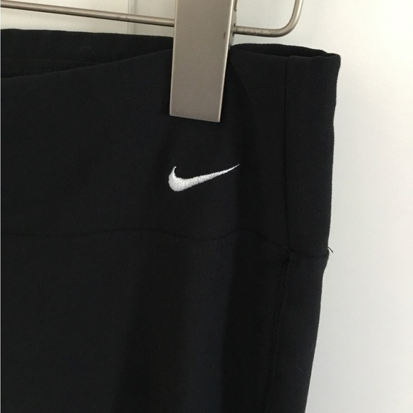 N - Nike, Black “Capri” Leggings Size M - Picture 3 of 4